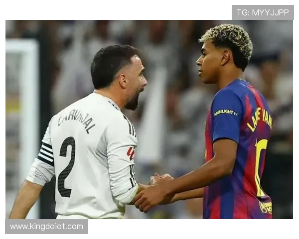 二八分的足球明星揭秘：他们如何在赛场上演绎辉煌与挑战