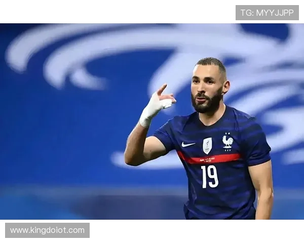 价值2亿的足球明星背后的故事与成就揭示了体育界的财富与荣耀